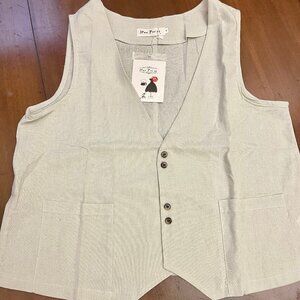 Woman's Vest with 6 Buttons , NEW in Package Size M